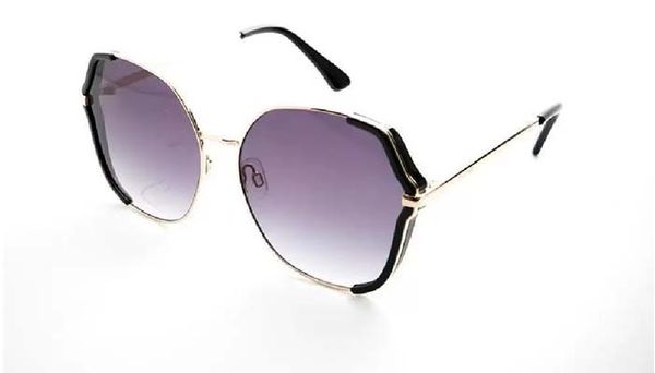 Óculos de sol Bulget, modelo BG8009, cor 04A Óculos solar Bulget, modelo BG8009, cor 04A, tamanho UN